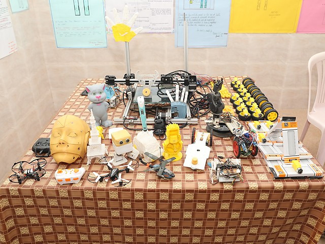 A robotics display: printed models, drones and a robotic arm